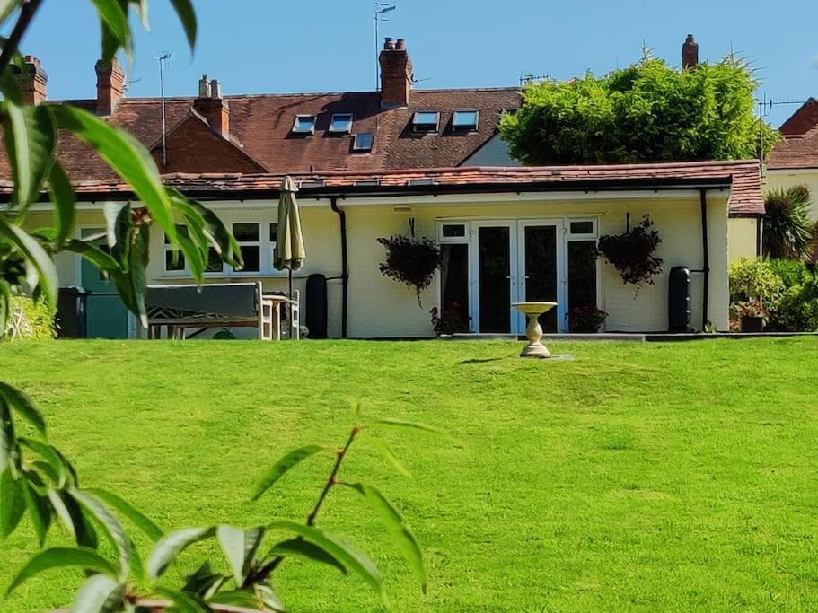 Willa The Nook Located In A Beautiful Garden Setting With Parking Stratford-upon-Avon Zewnętrze zdjęcie