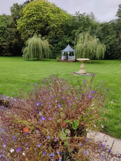 Willa The Nook Located In A Beautiful Garden Setting With Parking Stratford-upon-Avon Zewnętrze zdjęcie
